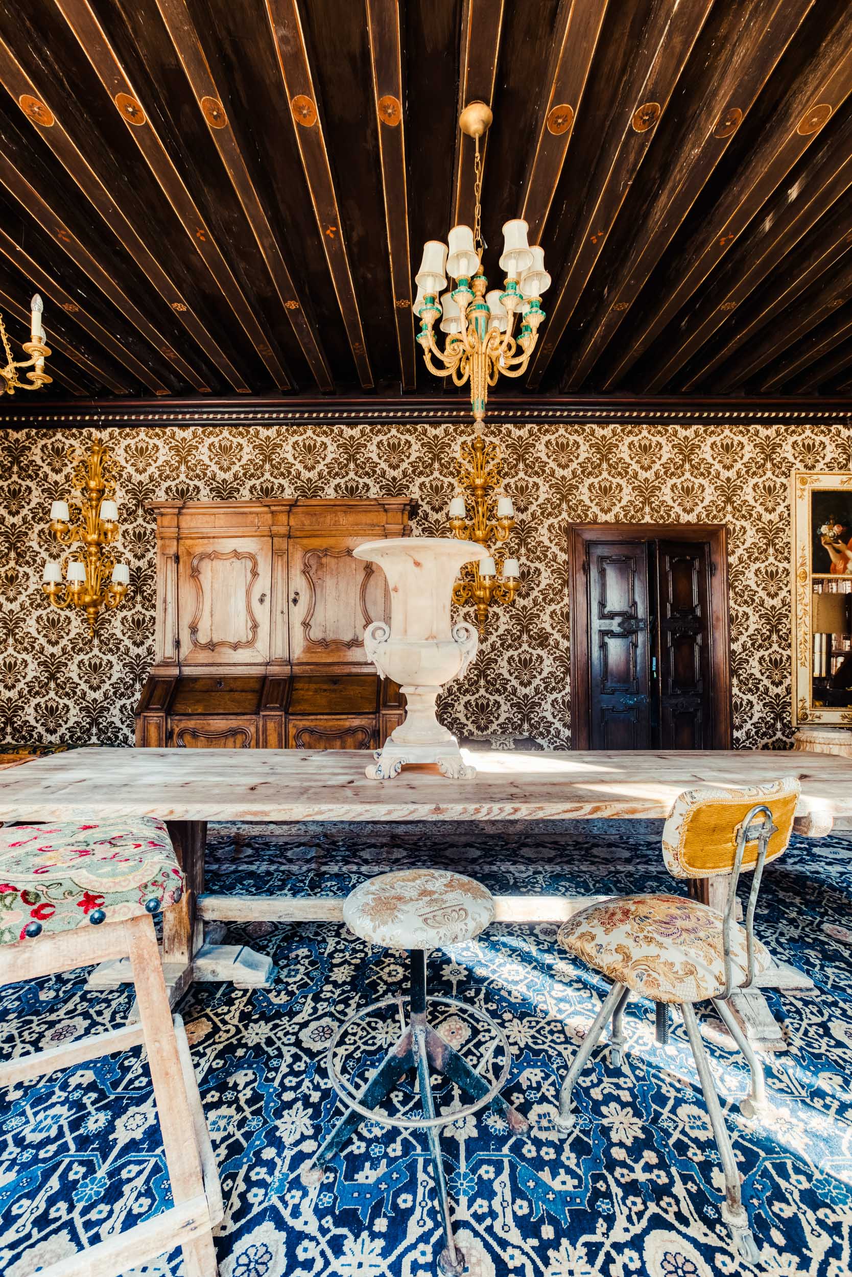 Antique lounge in the Bussandri villa