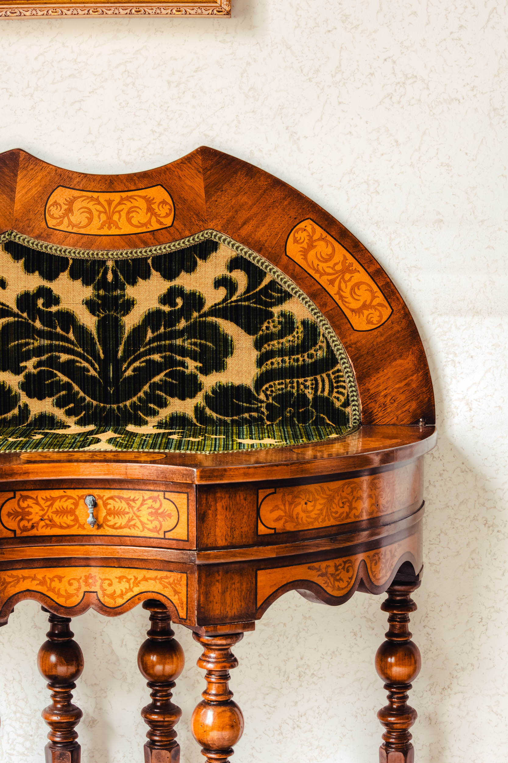 detail of an Antique table in the Bussandri Villa